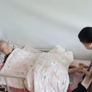 수원시립노인전문요양원 | [수원요양원]성심실버케어 , 어르신들의 건강과 마음을 어루만지는 발마사지