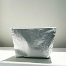 여름 행사굿즈로 인기! 청량감 돋보이는 실버 타이벡 파우치 제작 후기 (상품코드:FCL)