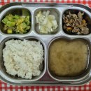 7월19일(금요일)석식:백미밥,버섯된장국,채소쇠고기볶음,애호박나물,백김치 이미지