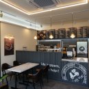 달리는 커피 이미지