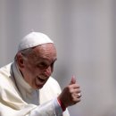 17/06/14 Violence is a sign a person feels unloved, Pope Francis says - Pontif criticizes tendency for society to fixate on 'attractive people' 이미지