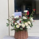 이대ecc교수님꽃바구니배달 졸업생들이선물한 교수님생신축하꽃바구니 이화여대꽃바구니배달
