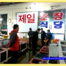 2014년3월24일~25일 고려신학교 제51회 동기 모임 - 둘째날 통영 수산시장 방문 : 수산시장을 둘러 보시는 목사님들 이미지
