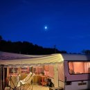 카라반 캠핑장 이미지