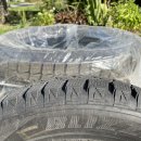 브린지스톤(BRIDGESTONE) 윈터타이어 215/60R16 팝니다 이미지