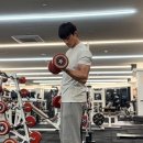 세탁사랑(삼봉점) | [POSSENTE 머슬핏] 남자에게 흰색 머슬핏반팔티를 추천하는 이유