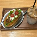 초청춘 | 한성대입구역 카페 야끼소바빵 맛집 초청춘🌭