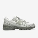 7408 | 뉴발란스 NBPDGS111G / U7408PL (GRAY) | 주말 여행 코디에 회색 표면이 균일하게 깔리는 스니커즈