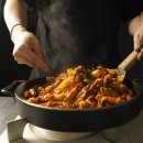 춘천닭갈비 주식회사 | 마들푸드 춘천 닭갈비 "식당 갈 필요 없어진" 100% 닭다리살의 놀라운 풍미