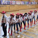 부산과기대학교 스마트도시농업복지과 학생들의 댄스배우기 이미지