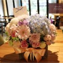 [양재동꽃배달/서초구꽃배달/양재현대아파트꽃배달] 어머니생신축하선물로 꽃배달된 아름다운 꽃바구니 이미지
