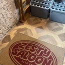 제스티 살룬(zesty saloon)