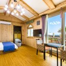 바다 위 언덕 이미지