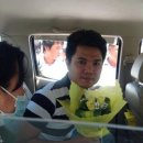캄보디아 당국, 장미꽃 전달 시위대 4명 보석으로 석방 이미지