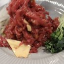 육회랑 연어랑 이미지