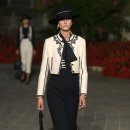 방금 열린 스페인에서 영감받은 Dior 2023년 컬렉션 이미지