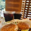 치킨팡 | 맥도날드 창녕 갈릭 버거 비교 후기 '치킨 vs 비프' 입안에서 팡 터지는 마늘의 승자는?