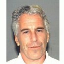 Bones in Jeffrey Epstein’s Neck Broken, Autopsy Finds (Report) by Ross A. Lincoln,The Wrap 이미지