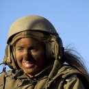 “하마스와 용맹 대치” 원더우먼 전역한 이스라엘 여군 전투력의 세계 이미지