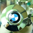 헬멧 조형물 이미지