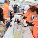 네일아트 손길 이미지