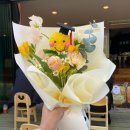 부산 졸업식 꽃다발 예약- 퐁퐁이 학사모 부산 사직동꽃집 로비비아 플라워