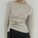 4287 | 허리 턱 디테일이 들어간 아틀리에나인 화이트 블라우스 봄패션 코디