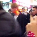 [In Heaven] 준수 대만떴당 ㅎㅎㅎ(대만 공항 팬캠 영상) +수정~ 변환끝!이제보러와.. 대만사람들이라 뭔말인진.. 이미지