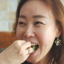 엄마와 아들의 행복한 밥상 이미지