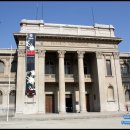 자연사박물관 정문 앞 이미지