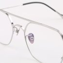 유아이 안경 이미지