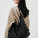 블랙우먼짐 | 무신사 스탠다드 우먼 우먼즈 나일론 슬라우치 숄더백 [블랙] | 데님 셋업에 툭 걸쳐도 가볍게 흐르는...