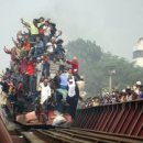 21세기 최악의 참사" 인도, 열차 연쇄충돌 이미지
