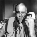 이도큐먼트스튜디오 | 리 프리들랜더(Lee Friedlander)의 정직한 자화상을 통해 사진의 본질과 세월을 직면하다