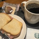 스타벅스 부천역점 | [경기/부천] 스타벅스 부천역점 신메뉴, 햄 어니언 멜팅치즈 SW/ 마롱 마들렌 먹어본 후기