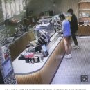 카페에 나타난 ‘부산 티팬티남’…커피 주문 후 매장 활보 이미지