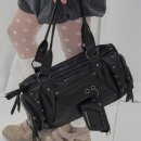 락시클럽 | 팬시클럽 베일 스터드백, 어떤 룩도 단숨에 '힙'하게 만드는 필살기