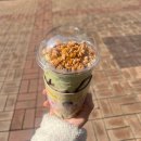 스타다방 | 메가커피 신메뉴 크런치 피스타쵸 프라페 내돈내산 후기 (feat. 빽다방 비교)