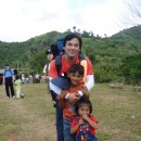 형근이가 구정 연휴에 필리핀 뚜게가라오 지역에 선교여행 다녀온 사진과 가족사진 올려본다 동무들 사진도 궁금한데.... 이미지