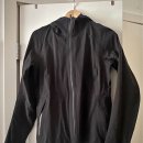 룰루레몬 Lululemon rain jacket(6) 팔아요. $100불 이미지