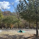 폭포가 있는 캠핑장 이미지