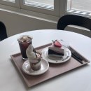 천안 신부동 카페 프롬브릿지 _ 야외 테라스 애견동반 카페 시그니처 라떼 케이크 후기
