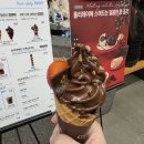 현대소프트 | [내돈내산]더현대 고디바베이커리 딥트 스트로베리 더블 소프트 아이스크림 후기