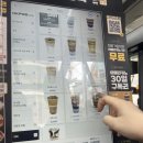 1공단로6길2L-6 | 새벽까지 즐기는 디저트 성지! 와플과 떡볶이가 완벽한 '카페인중독 본점'