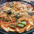 진한 국물과 풍성한 식감의 조화를 즐길 수 있는 곱창전골 맛집 5곳 이미지