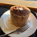스타벅스 빵 신상 메뉴 “ 초코 품은 부생카 ” 내돈내산 후기