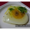 수증기로 익힌 하트 계란 이미지