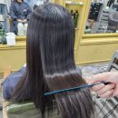 “我在美发店把头发做焦、做断了……而且这家店还宣传自己是‘修复拉直专业店’。” 이미지