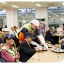 밥 퍼주는 남자 이미지