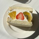서울 서울대입구역 근처 후르츠산도와 라떼가 맛있는 감성 카페 비엔드(B&amp;D)